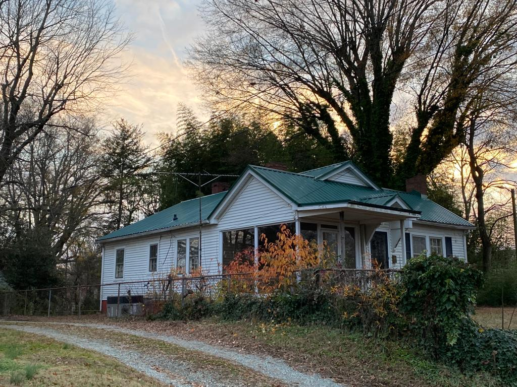 An image of a metal roof design